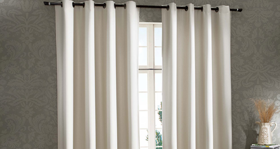 Cortina para varão com ilhós