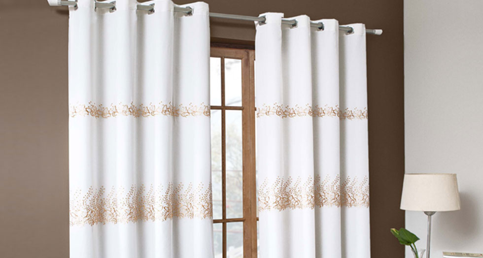 Cortina para varão com ilhós